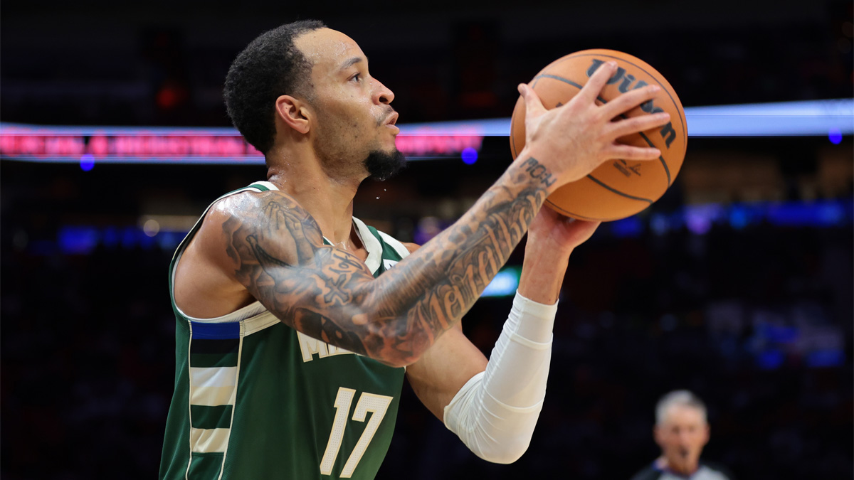 Amir Coffey se queda en los Milwaukee Bucks