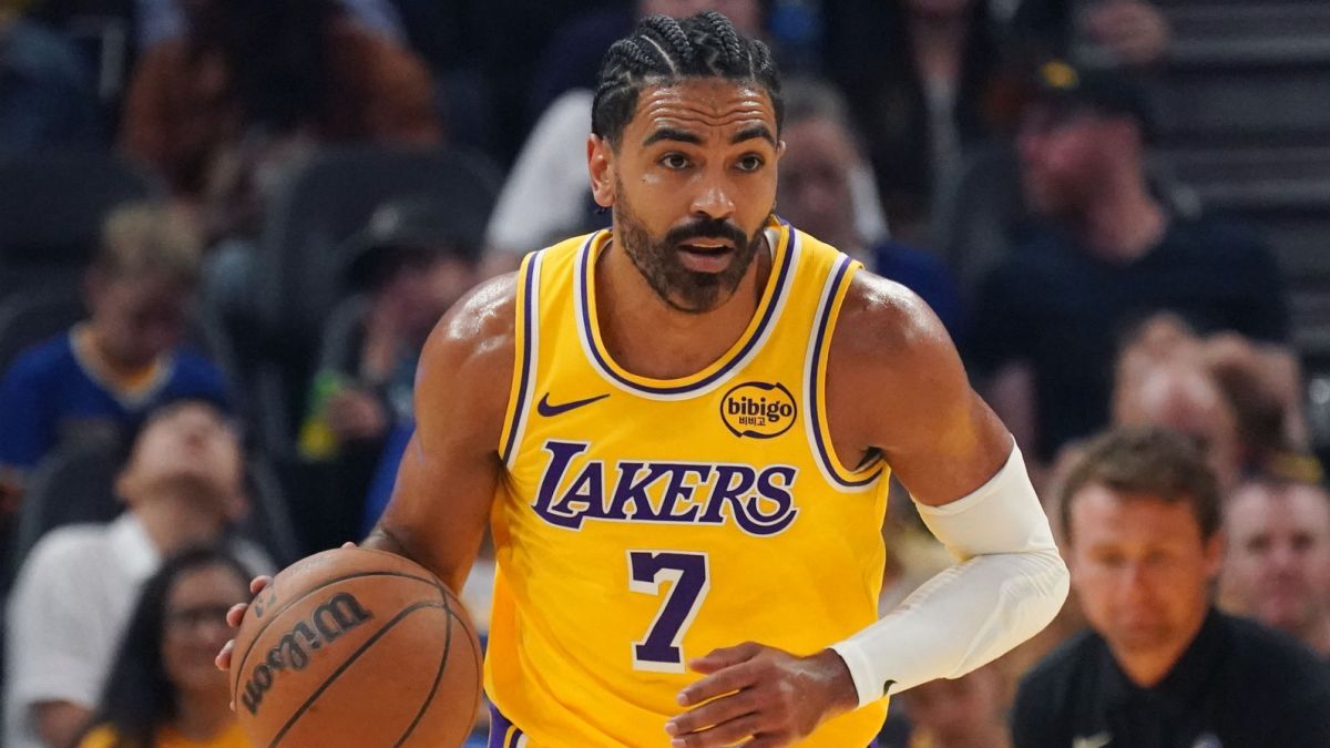 Gabe Vincent, disputando un partido con Los Angeles Lakers.