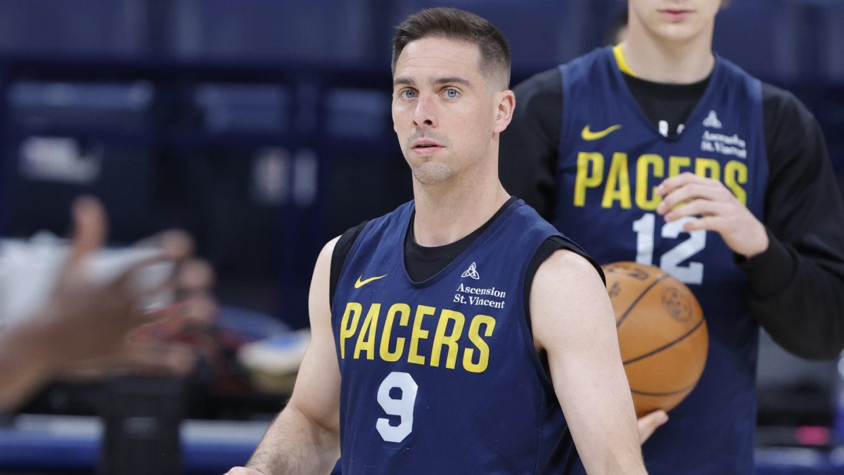 T.J. McConnell, durante un calentamiento con los Indiana Pacers.