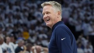 Steve Kerr, durante un partido de playoffs con los Golden State Warriors.
