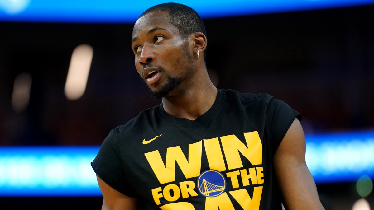Jonathan Kuminga, durante un calentamiento previo a jugar con los Warriors.