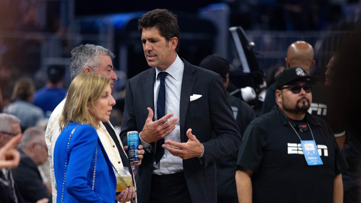 Bob Myers está fuera del alcance de los Dallas Mavericks.