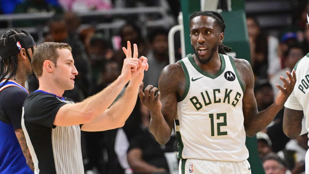 Taurean prince se queja al árbitro.