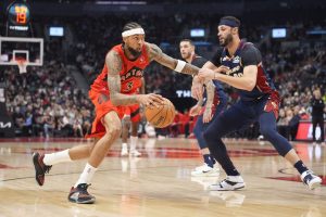 Brandon-Ingram-bota-el-balon-atacando-a-Larry-Nance