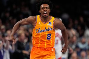 Collin-Sexton-eufórico-con-los-Hornets