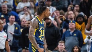 Quenton Jackson, celebrando una canasta contra los Warriors.