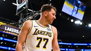 Luka Doncic guía a los Lakers a otra victoria