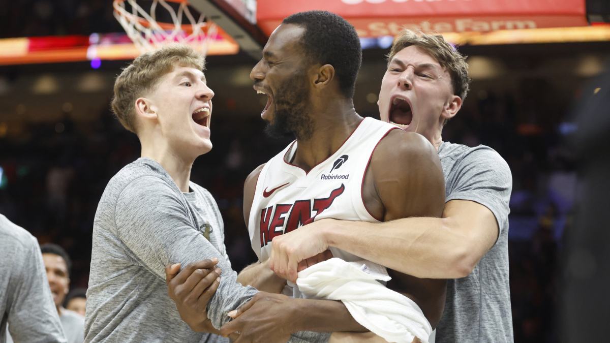 Andrew Wiggins celebra la canasta ganadora contra los Cavaliers.
