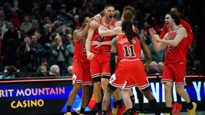 Nikola Vucevic celebra el triple ganador