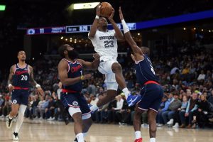 Cedric_Coward_haciendo_una_bandeja