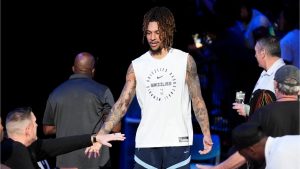 Brandon Clarke en un pre-partido con Memphis.