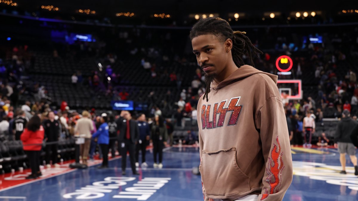 Ja Morant vestido de calle para ver a los Memphis Grizzlies.