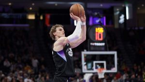 Lauri Markkanen durante un partido con los Utah Jazz.