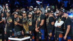 Los New York Knicks celebran su título de copa en Las Vegas.