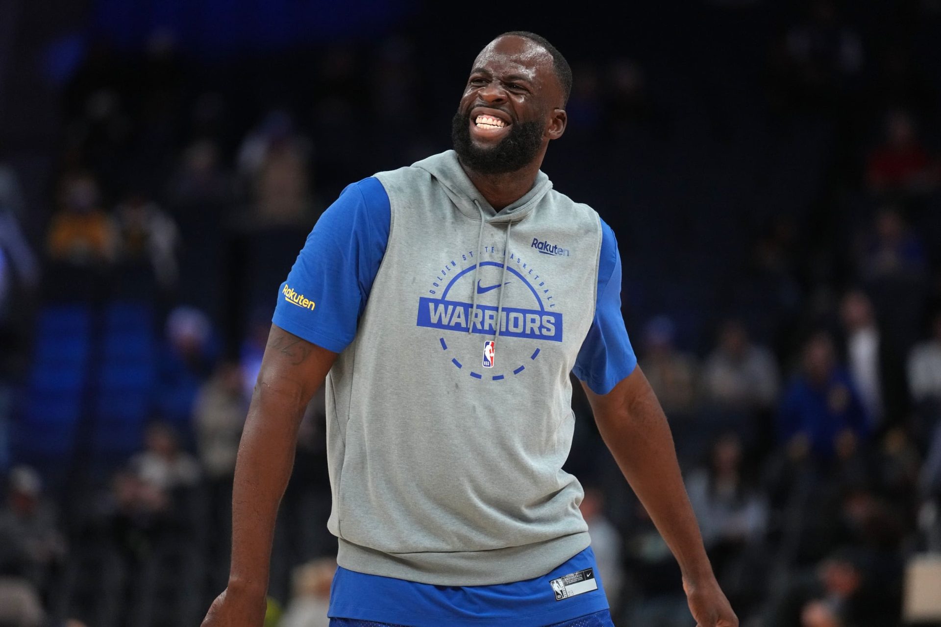 Draymond_Green_sonriente_con_el_chandal_de_los_Warriors