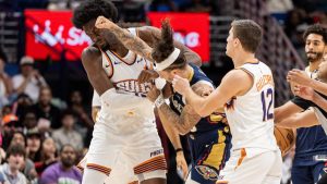 Jose Alvarado y Mark Williams acabaron a puñetazos