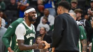 Giannis celebra la victoria de los Bucks