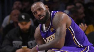 LeBron James, durante los cuartos de final de Copa ante los Spurs.