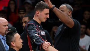 Nikola Jovic evita una lesión grave