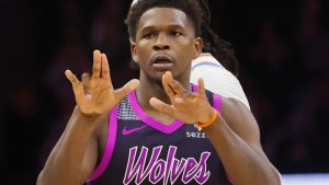 Anthony Edwards, durante el partido contra Oklahoma City Thunder.