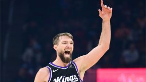 Domantas Sabonis durante un partido con los Sacramento Kings.