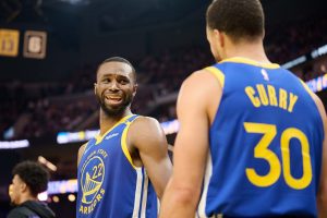 Wiggins_mirando_a_curry