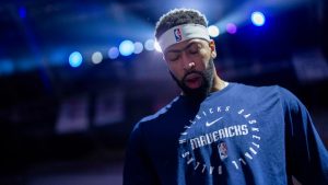 Anthony Davis se lesiona otra vez