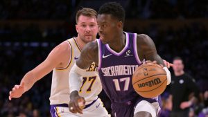 Dennis Schroder, iniciando un ataque en el último partido entre Kings y Lakers.