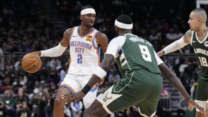 Shai Gilgeous-Alexander, jugando contra los Milwaukee Bucks.