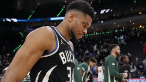 Giannis Antetokounmpo, durante un partido de la temporada 2025-26 de la NBA con los Milwaukee Bucks.
