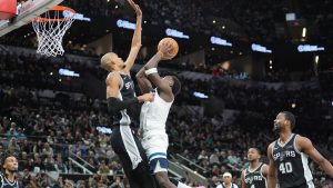 Wembanyama se impone a Edwards