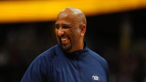 Calvin Booth cuando todavía era GM en Denver Nuggets.