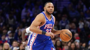 Eric Gordon durante un partido con los Sixers.