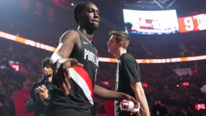 Sidy Cissoko en un pre-partido con los Blazers.