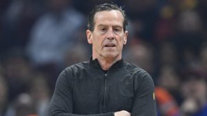 Kenny Atkinson, durante un partido dirigiendo a los Cleveland Cavaliers.