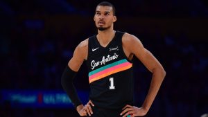 Wembanyama destroza a los Lakers