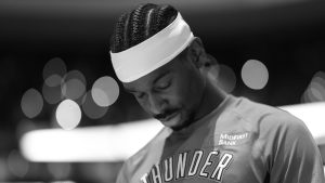 Shai Gilgeous-Alexander durante la presentación de un partido.