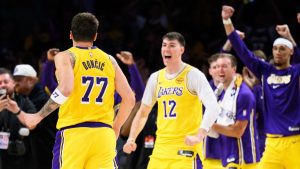 Luka Doncic, celebrando su canasta ganadora ante los Denver Nuggets.