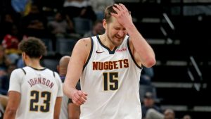 Nikola Jokic, lamentándose mientras juega contra Memphis en marzo de 2026.