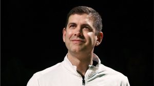 Brad Stevens con el uniforme de los Boston Celtics.