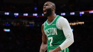 Los Celtics arrasan en Miami