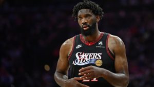 Joel Embiid, en su debut en los playoffs de 2026 contra Boston.
