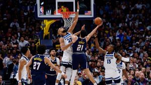 Los Denver Nuggets, disputando el Game 5 ante Minnesota en 2026.