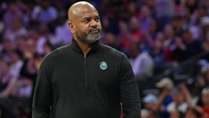 Los Pistons extienden a Bickerstaff