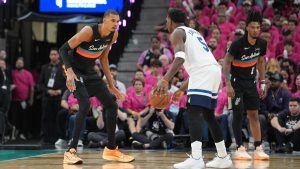 Los Timberwolves sorprenden a los Spurs