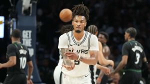 Stephon Castle celebra una canasta en el Game 7 ante los Timberwolves.