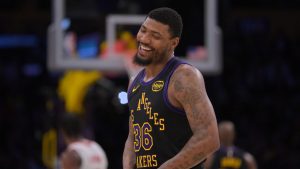 Marcus Smart en un partido con los Lakers.