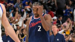 Kawhi Leonard, disputando un partido con los Clippers.