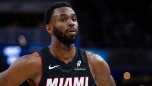 Andrew Wiggins, disputando un partido con los Miami Heat.