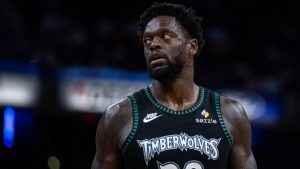 Julius Randle, disputando un partido con los Minnesota Timberwolves.